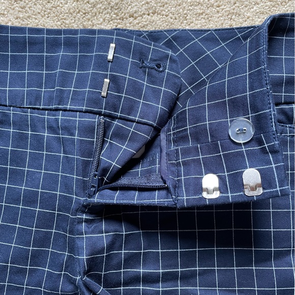 Calvin Klein shorts size 2, never worn - Picture 4 of 5